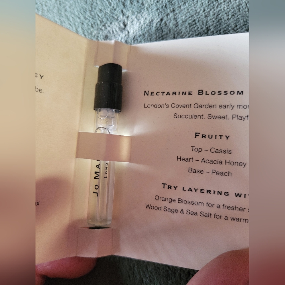 8 Assorted Parfume Samples - Picture 7 of 9